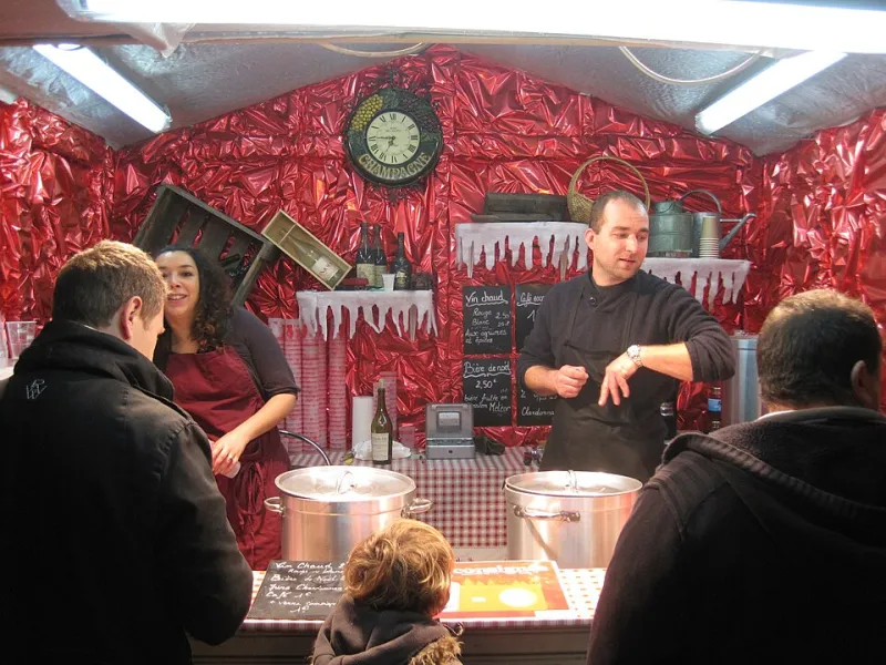 Le marché de Noël en si bémol : guide sonore et chromatique des illuminations de décembre