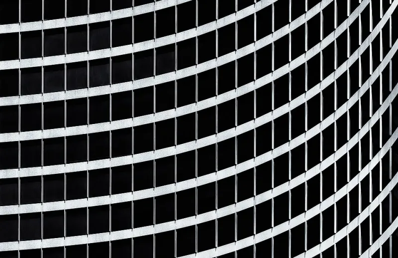 4'33'' et une toile vide : ce que le blanc murmure à qui sait tendre l'oreille
